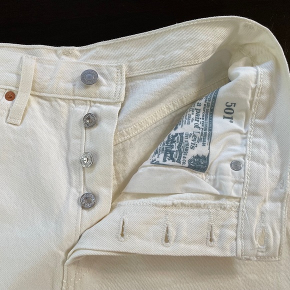 Levi’s 501 shorts cream dragonfly embroidered size 28 - Picture 4 of 6